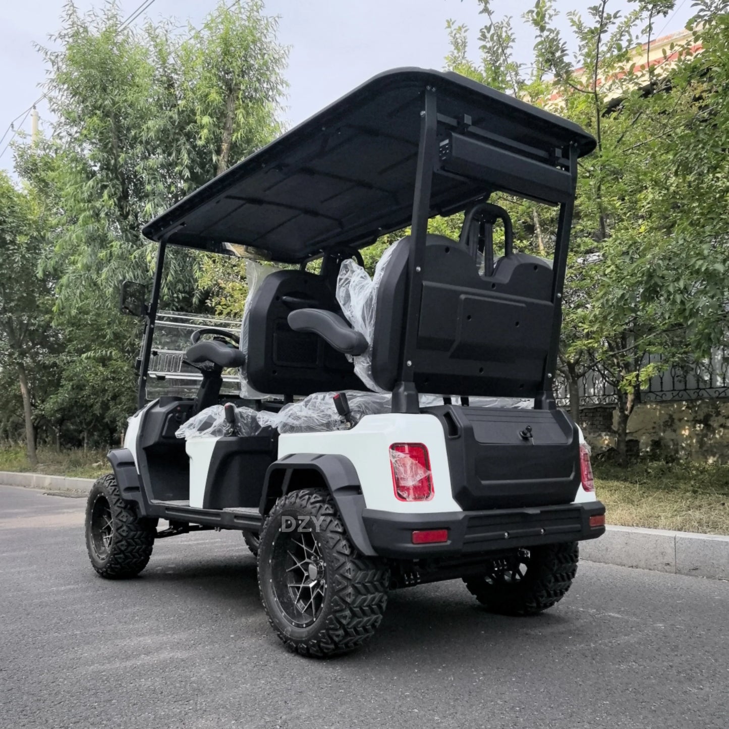 2025 new electric golf cart 4-seater electric hunting cart electric sightseeing cart energy-saving and environmentally friendly
