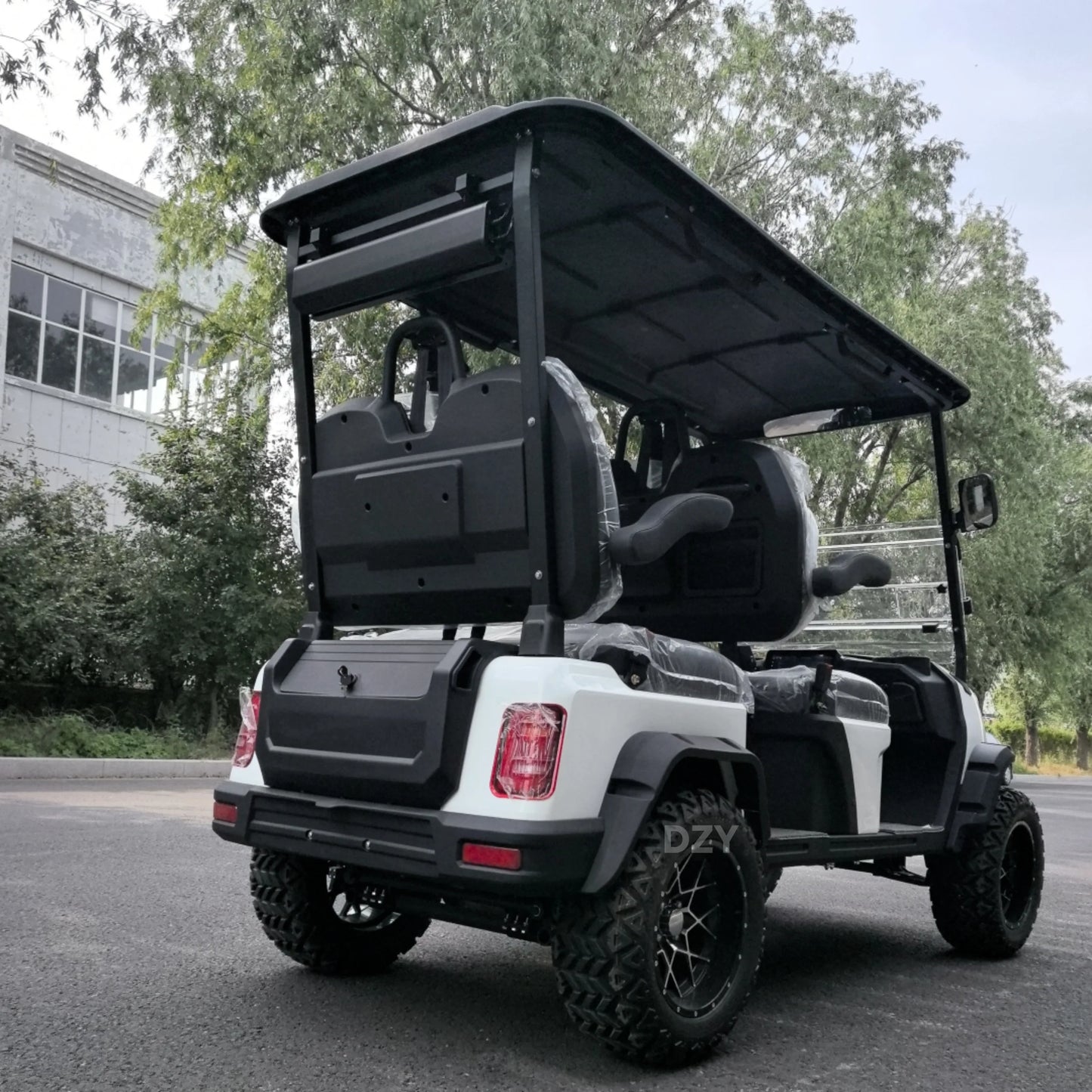 2025 new electric golf cart 4-seater electric hunting cart electric sightseeing cart energy-saving and environmentally friendly